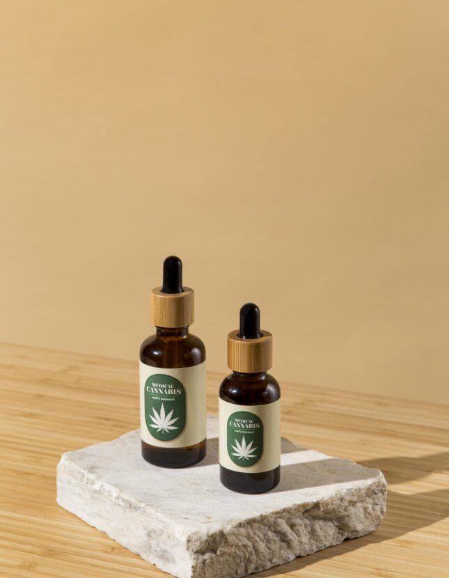 cbd-oil-dropper-arrangement (1)